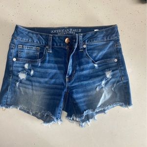 AEO Distressed Denim Shorts Midi -Size 6